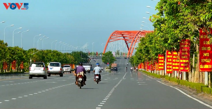 Người dân Vĩnh Long tin tưởng Đại hội lần thứ XIV của Đảng lựa chọn đội ngũ cán bộ lãnh đạo đủ đức, đủ tài, đủ tâm - ảnh 2