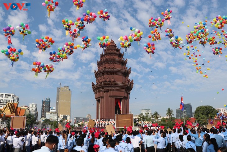 កម្ពុជា​ប្រារព្ធ​ខួប​អនុស្សាវរីយ៍​លើក​ទី​៦៧ នៃ​ទិវា​បុណ្យ​ឯករាជ្យ​ជាតិ​៩ វិច្ឆិកា​(៩ វិច្ឆិកា ១៩៥៣-៩ វិច្ឆិកា ២០២០) - ảnh 2