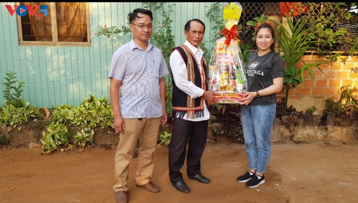 លោក Bome - ព្រឹទ្ធាចារ្យភូមិដ៏មានកិត្យានុភាពក្នុងសហគមន៍ជនជាតិនៅឃុំ Ha Bau - ảnh 1