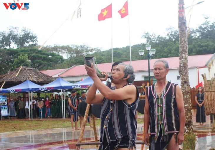 ព្រឹទ្ធាចារ្យភូមិ K' Keo - អ្នកអភិរក្សវប្បធម៌និងតភ្ជាប់សហគមន៍ជនជាតិ K'Ho - ảnh 1