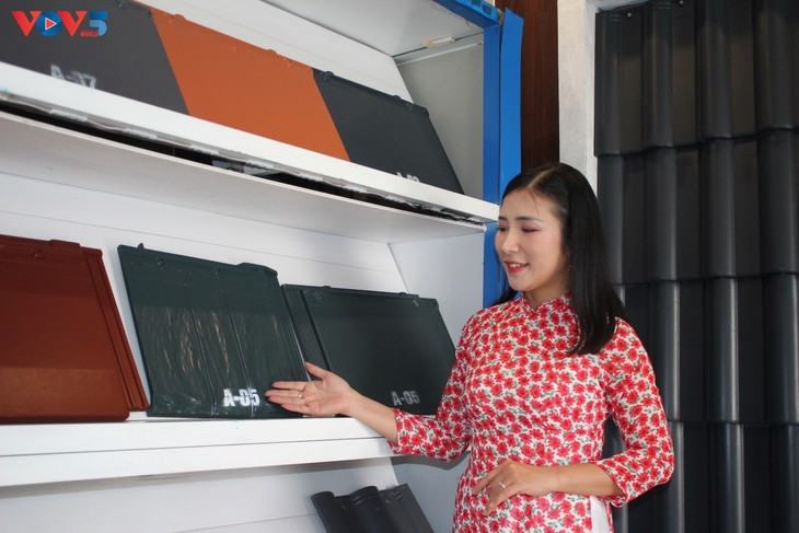 នាយិការប្រតិបត្តិ Nguyen Thi Khuyen៖ អ្នកដែលនាំយកផលិតផលសម្ភារសំណង់មិនដុត ទៅកាន់ពិភពលោក - ảnh 1