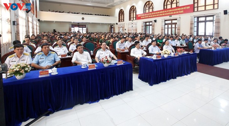 Hải quân Việt Nam “điểm tựa cho ngư dân vươn khơi, bám biển” - ảnh 2