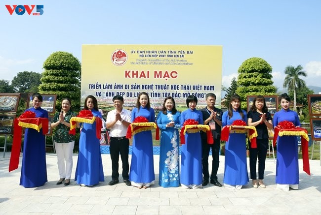 Khai mạc Triển lãm ảnh “Di sản Nghệ thuật Xòe Thái Việt Nam” và “Ảnh đẹp Du lịch 8 tỉnh Tây Bắc” mở rộng năm 2022 - ảnh 1