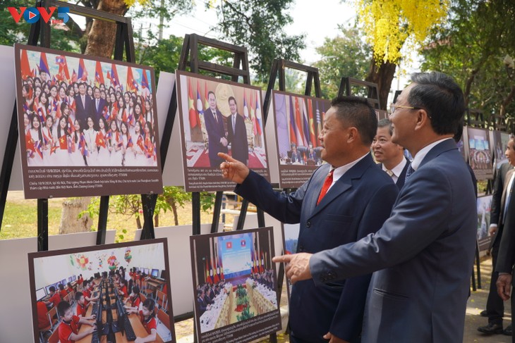 Giới thiệu sự nghiệp kháng chiến cứu nước của dân tộc Việt Nam tới công chúng Lào - ảnh 1