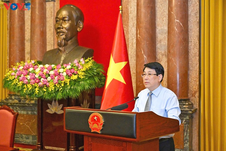 Chủ tịch nước Lương Cường gặp mặt nghệ nhân làng nghề tiêu biểu toàn quốc - ảnh 1