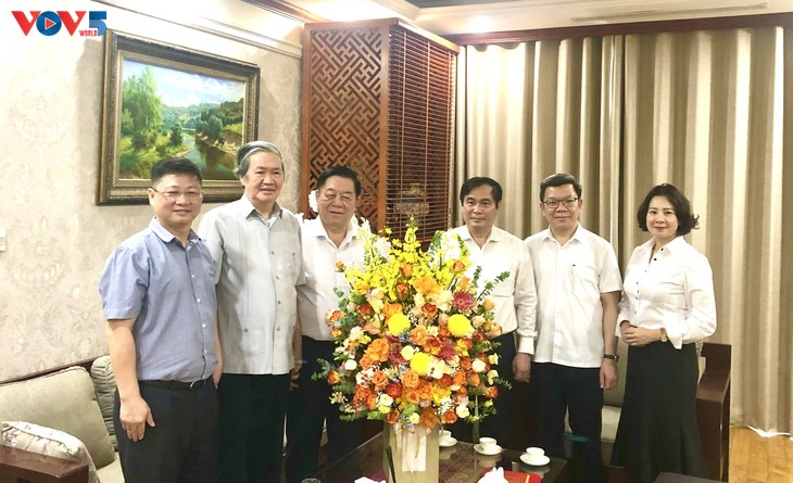 Trưởng ban Tuyên giáo và Dân vận Trung ương Nguyễn Trọng Nghĩa thăm và chúc mừng các nhà báo lão thành - ảnh 3