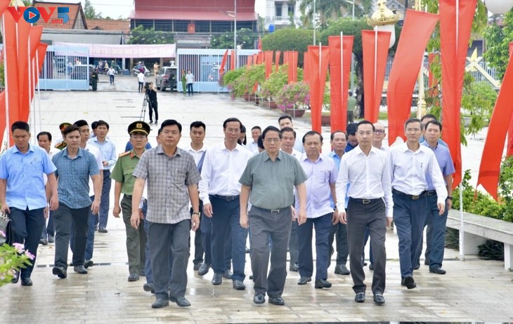 Thủ tướng Phạm Minh Chính tri ân các Anh hùng liệt sĩ, thăm các gia đình chính sách ở An Giang - ảnh 1