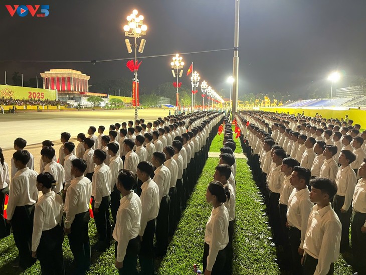 Hào khí Ba Đình trong đêm tổng hợp luyện đầu tiên: Khởi đầu cho lễ kỷ niệm 80 năm Cách mạng Tháng Tám và Quốc khánh 2/9 - ảnh 1