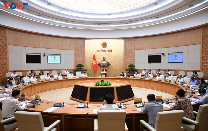 Thủ tướng Phạm Minh Chính chủ trì Hội nghị về tình hình vận hành chính quyền địa phương 2 cấp - ảnh 1