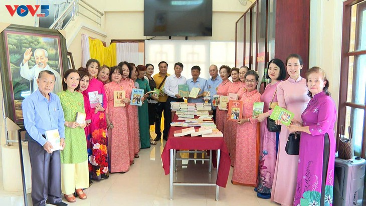 Tủ sách Bác Hồ – Món quà tri thức và tinh thần dành tặng Udon Thani - ảnh 1