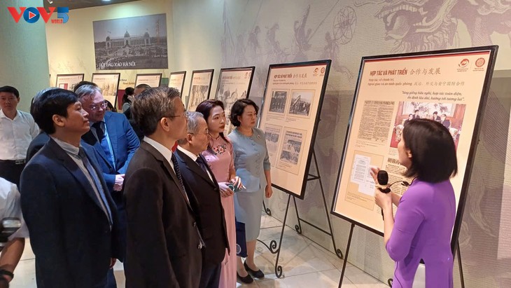 Khai mạc triển lãm “Hợp tác hữu nghị Việt Nam - Trung Quốc từ tài liệu lưu trữ” - ảnh 3