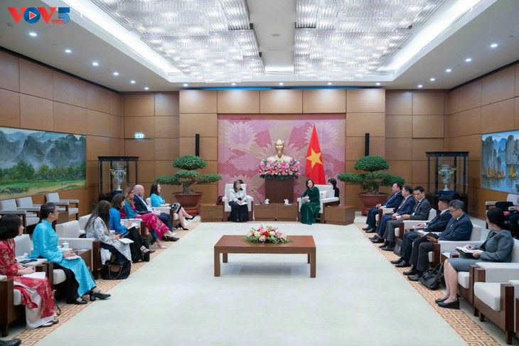 Phó Chủ tịch Quốc hội Nguyễn Thị Thanh tiếp lãnh đạo UNICEF và Ủy ban Liên hợp quốc về Quyềm trẻ em - ảnh 2