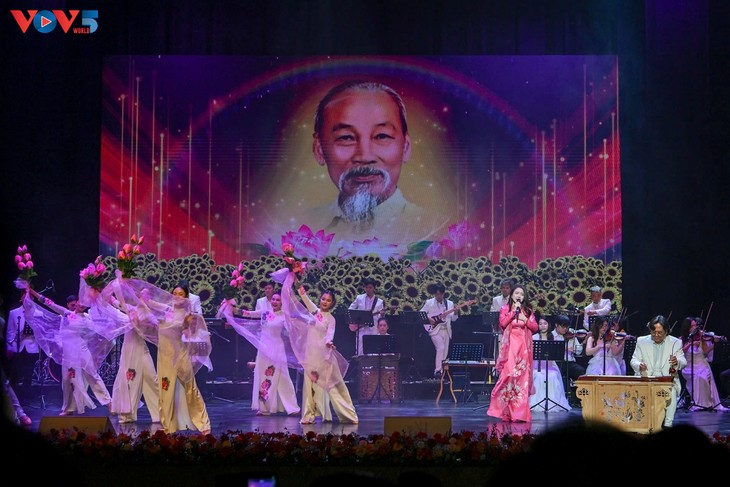 Tổ chức trọng thể Lễ kỷ niệm 50 năm Quốc khánh nước CHDCND Lào - ảnh 4