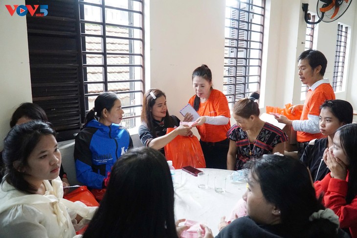 Giáng sinh ấm áp lan tỏa khắp các tuyến phố trung tâm thành phố Huế  - ảnh 3