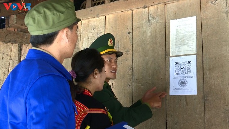 “Thầy giáo số” mang quân hàm xanh - ảnh 2