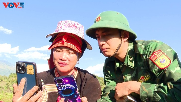 “Thầy giáo số” mang quân hàm xanh - ảnh 4