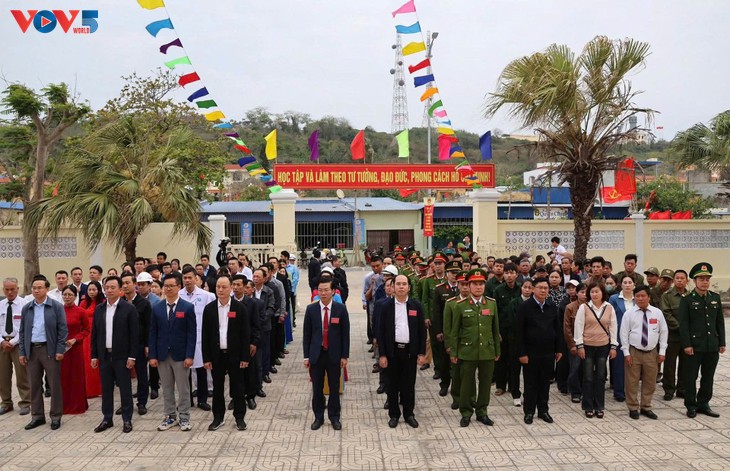 Cử tri đặc khu Bạch Long Vĩ nô nức đi bầu cử sớm - ảnh 1