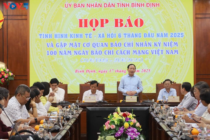 Localities begin trial operation of two-tier local government model  - ảnh 2