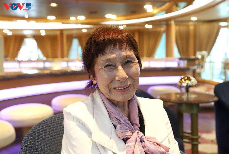 เรือ Peace Boat ถึงเวียดนามประจวบกับโอกาสรำลึกครบรอบ 50 ปีการปลดปล่อยภาคใต้ รวมประเทศเป็นเอกภาพ - ảnh 1