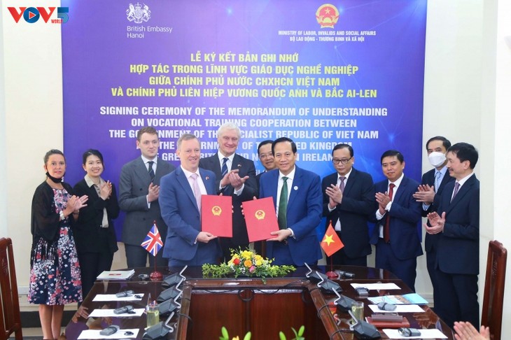 Vietnam, UK beef up vocational education cooperation - ảnh 1