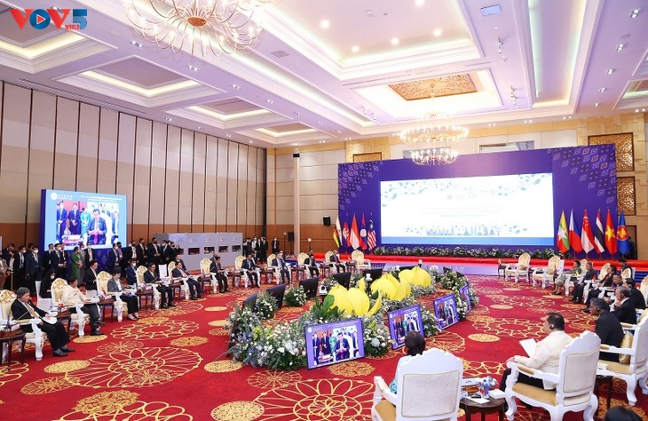 Prime Minister Pham Minh Chinh attends ASEAN Summit's activities - ảnh 2