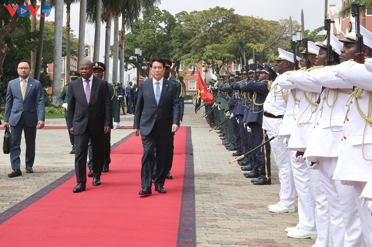 President Luong Cuong welcomed in Angola on state visit  - ảnh 1