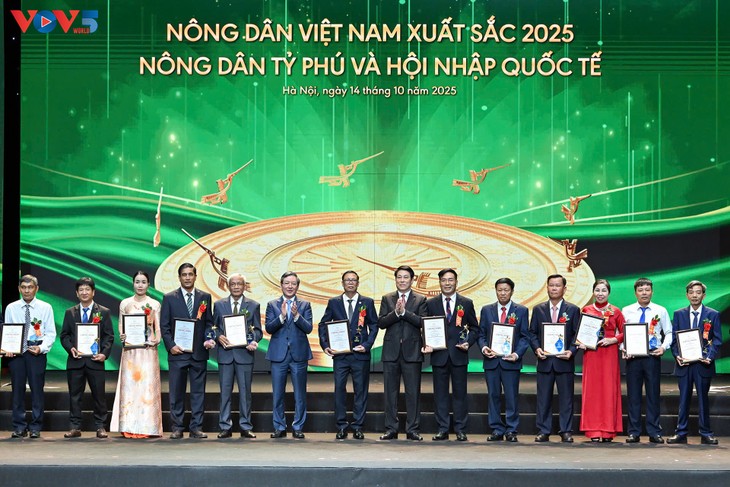 Outstanding farmers and agricultural scientists of 2025 honored - ảnh 2