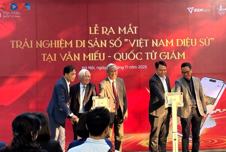 AR technology offered to marvel at Vietnamese history - ảnh 1