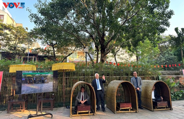 AR technology offered to marvel at Vietnamese history - ảnh 3