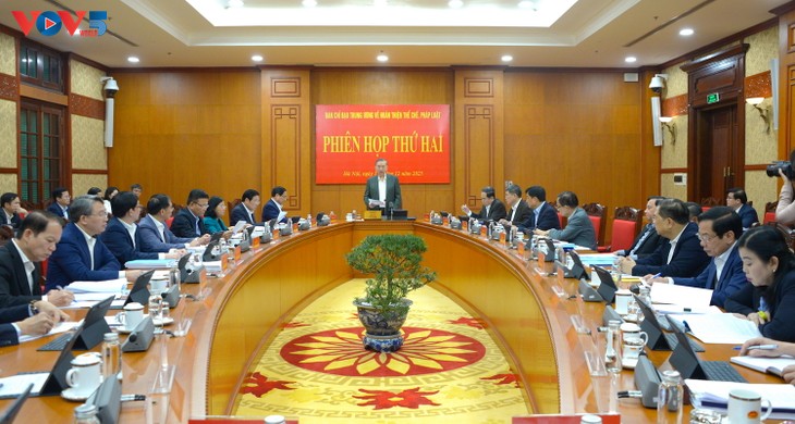 Party leader requests stronger actions to remove institutional bottlenecks - ảnh 1