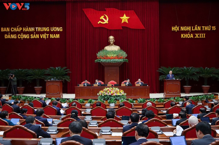 Party Central Committee discusses preparations for 14th National Party Congress - ảnh 1