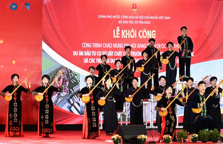 PM attends groundbreaking ceremony for major education projects for ethnic minority students - ảnh 1