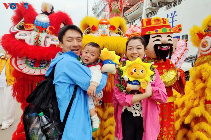 Quang Ninh – a popular stop on international cruise itineraries - ảnh 2