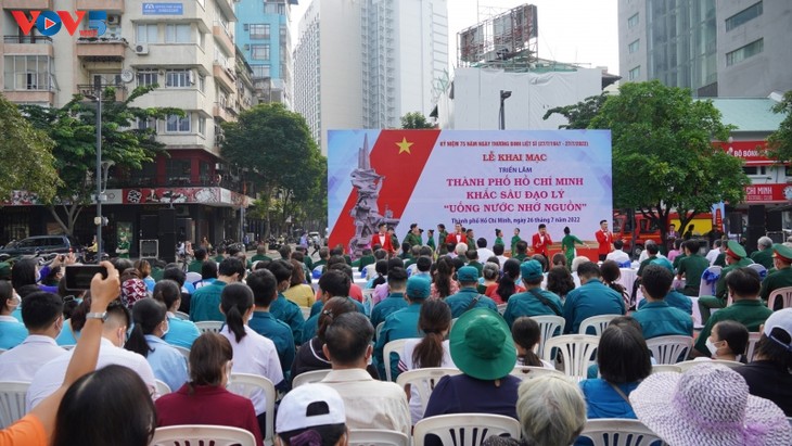 Khai mạc triển lãm “Thành phố Hồ Chí Minh khắc sâu đạo lý Uống nước nhớ nguồn” - ảnh 1