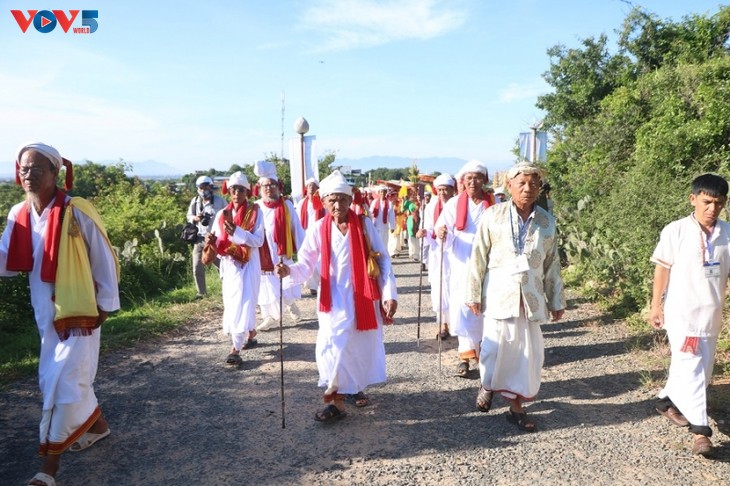 Rực rỡ sắc màu lễ hội Katê tỉnh Ninh Thuận - ảnh 2