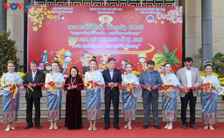 Vietnamitas en Laos celebran el Tet - ảnh 1