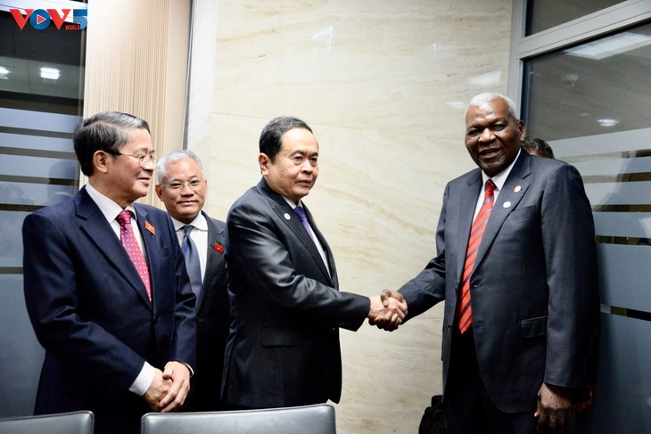 El presidente del Parlamento vietnamita se reúne con líderes legislativos de Canadá y Cuba - ảnh 2