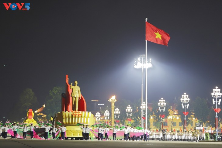 La bandera roja con estrella amarilla y el camino hacia el futuro - ảnh 2