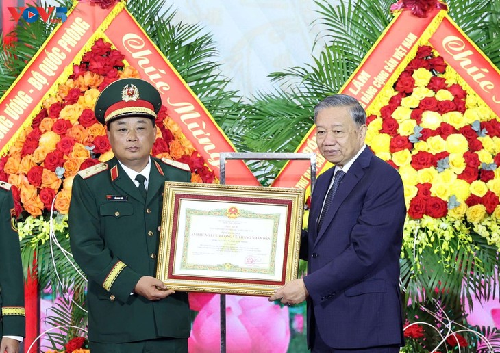 Líder partidista de Vietnam urge a desarrollar industria de defensa autónoma, autosuficiente y moderna - ảnh 1