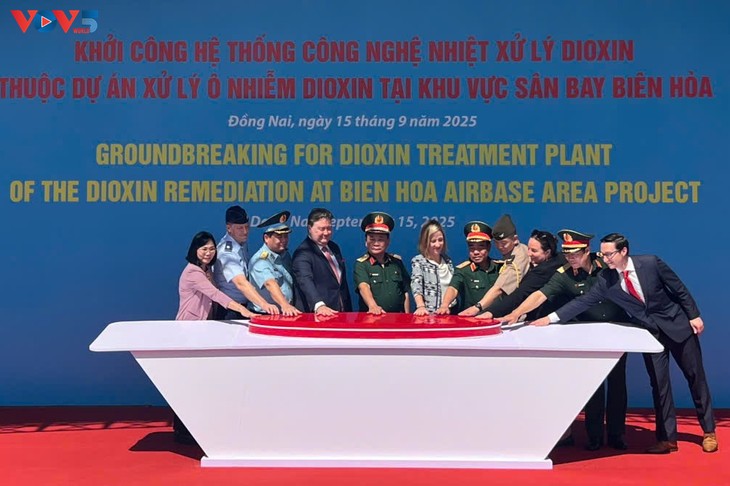 Arranca construcción del sistema de tratamiento térmico de dioxina en aeropuerto de Bien Hoa - ảnh 1