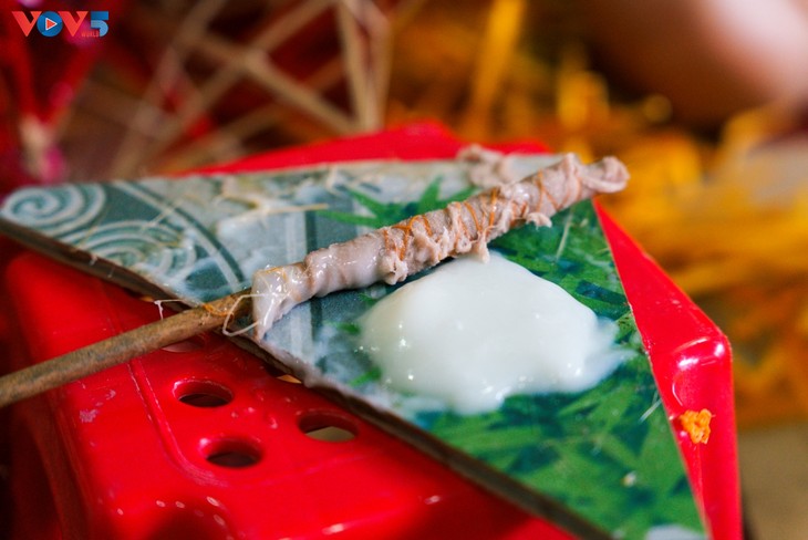 Aldea Bao Dap: Medio milenio confeccionando faroles de estrella para la Fiesta del Medio Otoño - ảnh 2