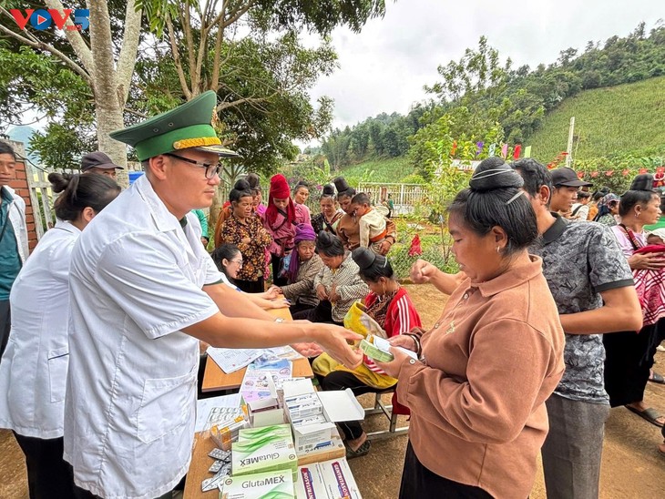 El Festival del Medio Otoño en las montañas fronterizas de Son La: una luna llena de esperanza  - ảnh 3