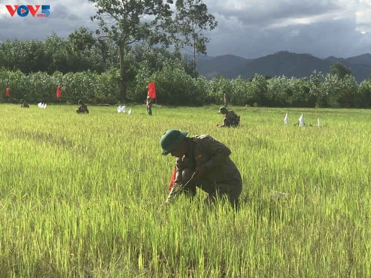 นำชีวิตที่สงบสุขมาให้แก่ประชาชน - ảnh 2