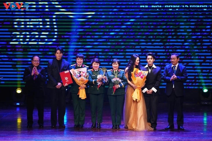ภาพยนตร์เรื่อง​“Mưa đỏ” ​คว้ารางวัลว่าวทองปี 2025 - ảnh 1