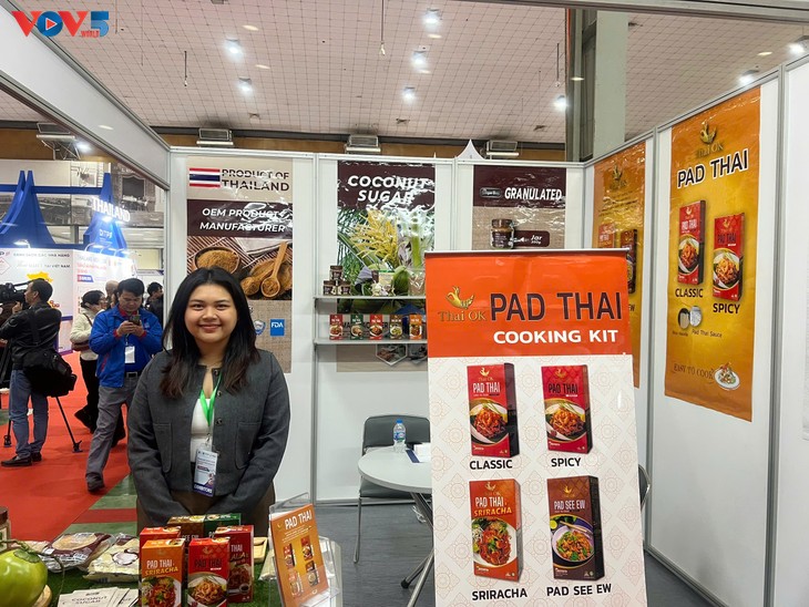 ภาคธุรกิจไทยตั้งความหวังว่า ความร่วมมือทางเศรษฐกิจระหว่างไทยกับเวียดนามจะเติบโตต่อไป - ảnh 3