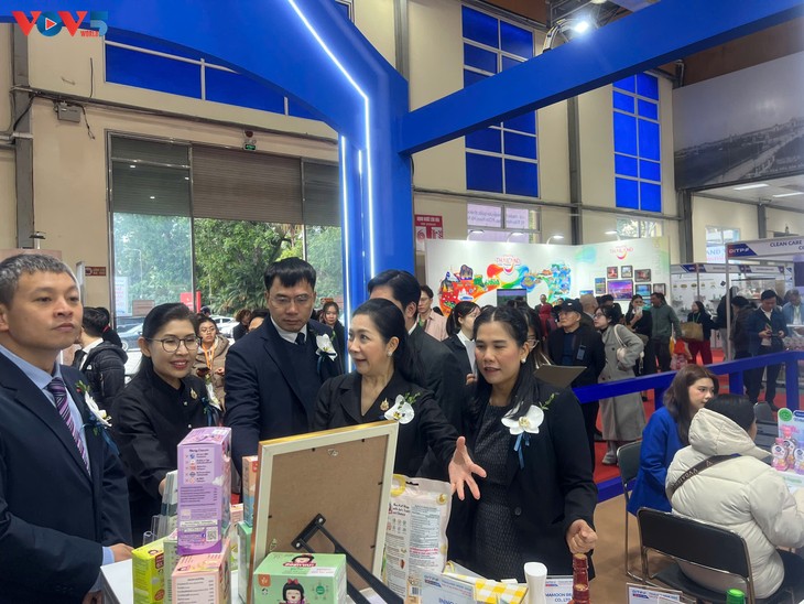 ภาคธุรกิจไทยตั้งความหวังว่า ความร่วมมือทางเศรษฐกิจระหว่างไทยกับเวียดนามจะเติบโตต่อไป - ảnh 1