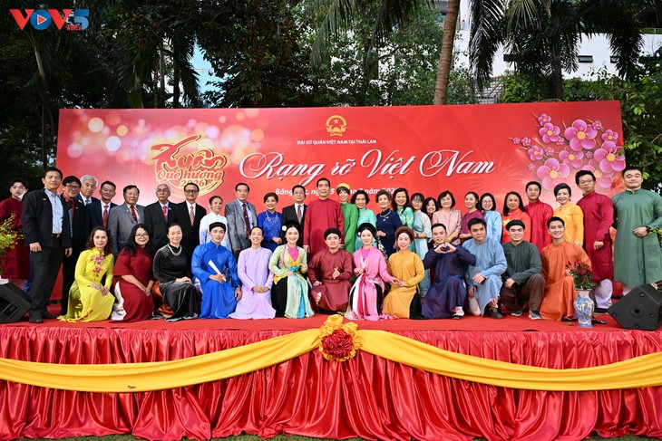 บรรยากาศที่สนุกสนานของงานฉลองตรุษเต๊ตปี 2026 ณ​ประเทศไทย - ảnh 1