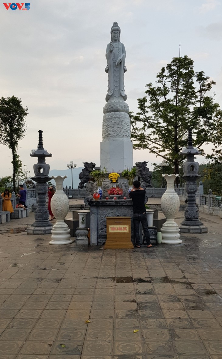 Bien Ho, a freshwater lake 800 meters above sea level - ảnh 1