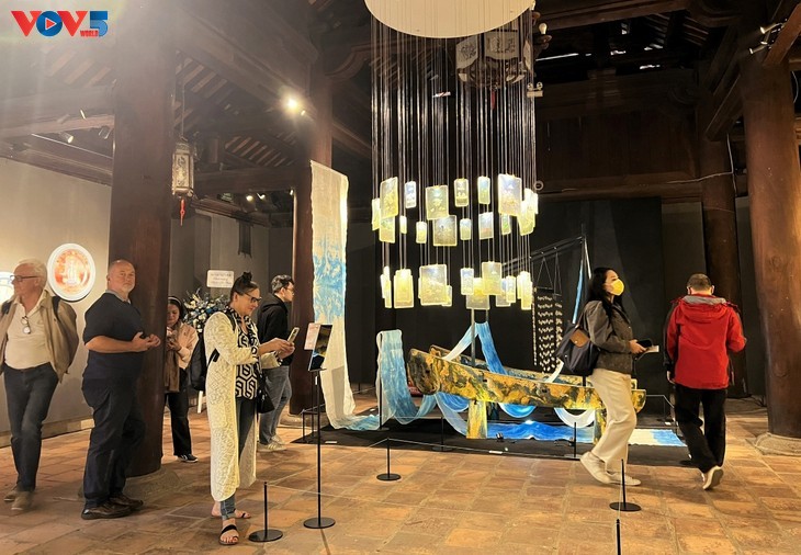 Strahlendes Hanoi in der Ausstellung „Licht vom Himmel“ - ảnh 10