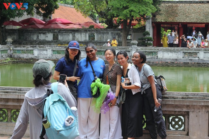 Anzahl ausländischer Touristen in Vietnam erhöht sich auf fast 30 Prozent - ảnh 1